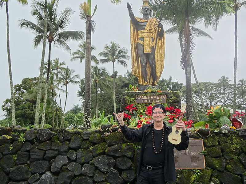 Peter wtih King Kamehameha